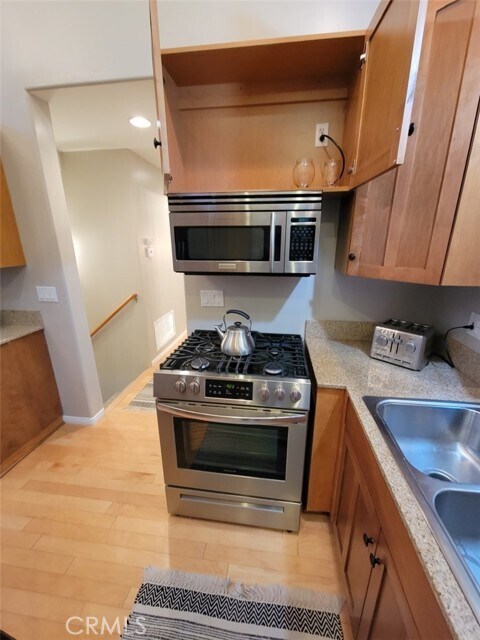 Building Photo - 27831 Rainbow Dr