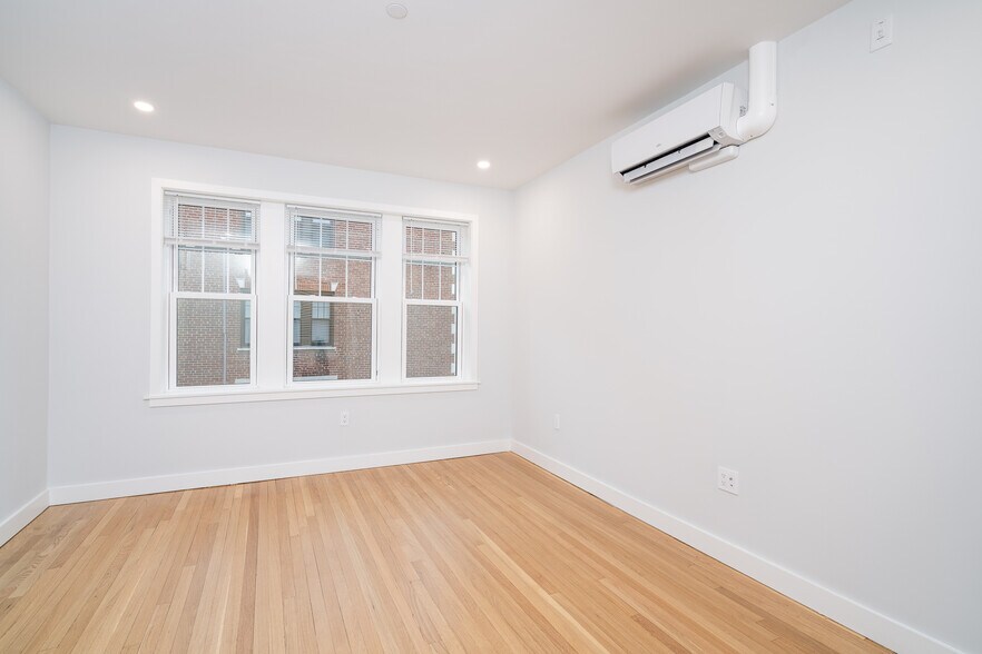 Building Photo - 27 Forest St