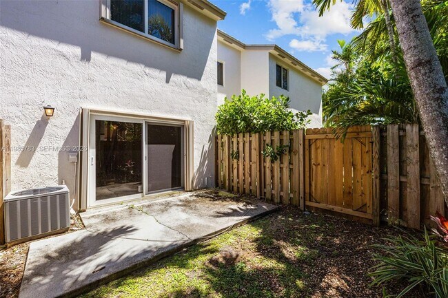 Building Photo - 15750 SW 92nd Ave
