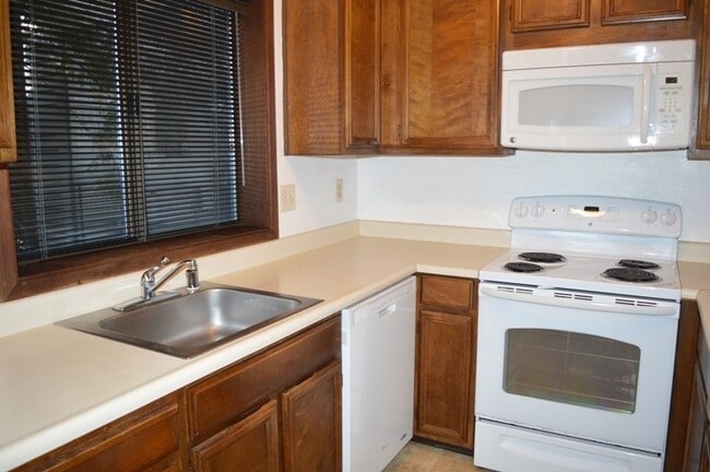 Building Photo - Spacious and Conveniently Located with Pri...