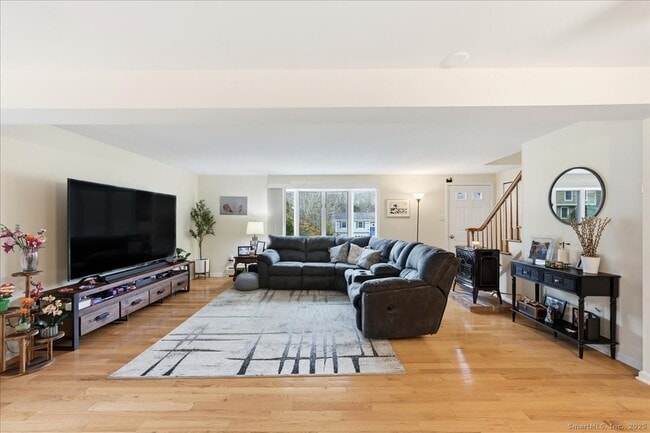 Building Photo - 198 Dartmouth Dr