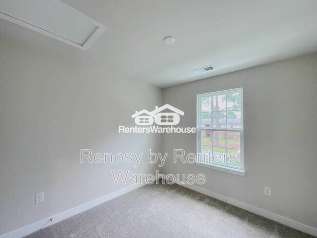 Building Photo - 202 Reid's Pl Dr