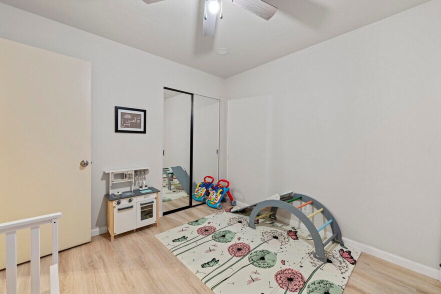 Building Photo - 18122 Sundowner Way