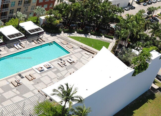 Building Photo - 2020 N Bayshore Dr