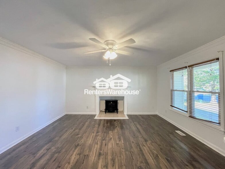 Building Photo - 411 Linkenborough Dr