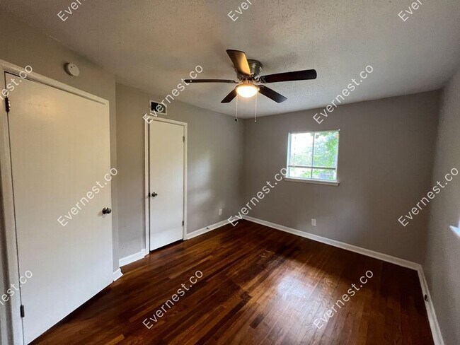 Building Photo - 5603 Bluebell Dr