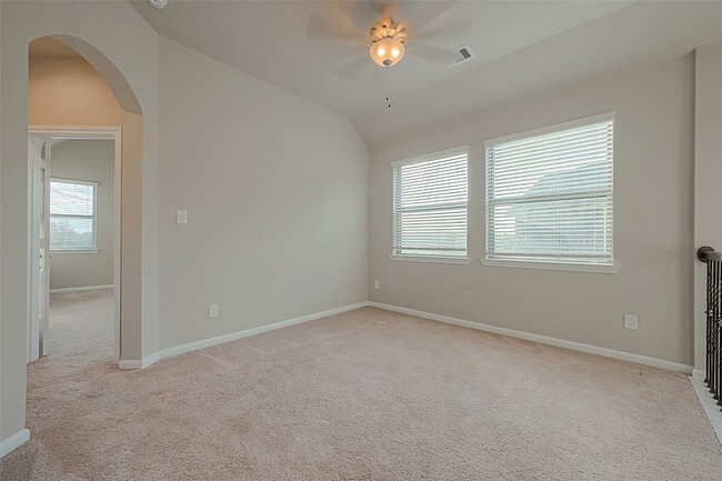 Building Photo - 8700 Laurel Crest Dr