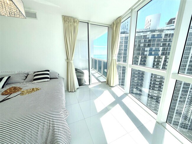 Building Photo - 18201 Collins Ave