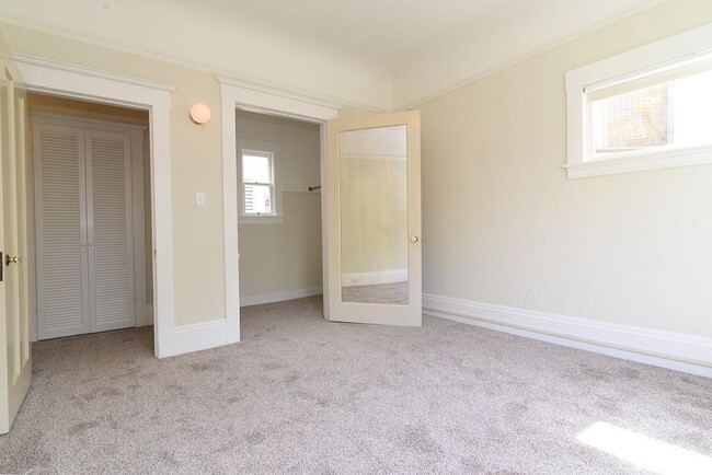 Building Photo - 17 Woodland Ave