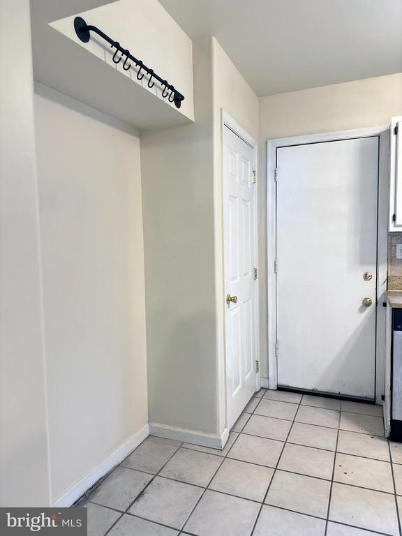 Building Photo - 1525 Montrose St