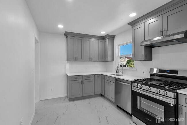 Building Photo - 253 Fairmount Ave