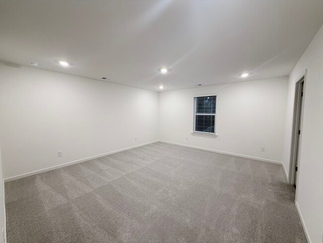 Building Photo - 532 Red Dragon Dr