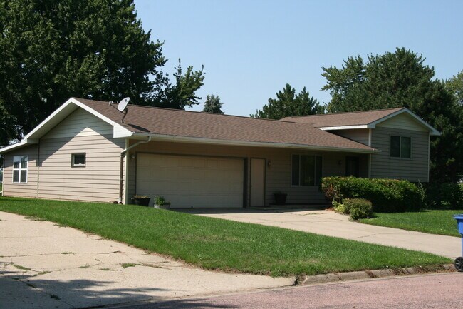 Building Photo - 3 bed house in Beresford