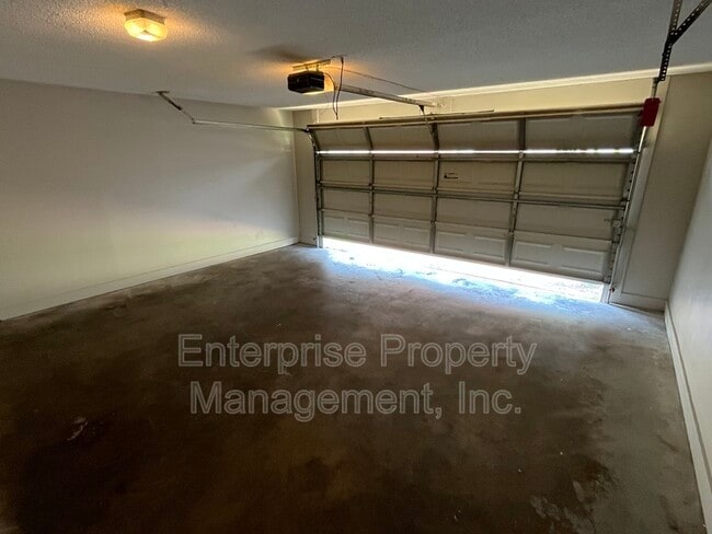 Building Photo - 7901 Deer Trail Ln