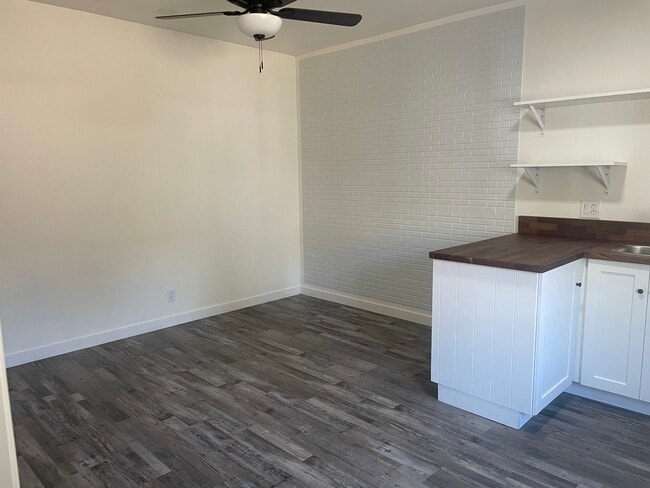 Building Photo - 9074 Paradise Park Dr