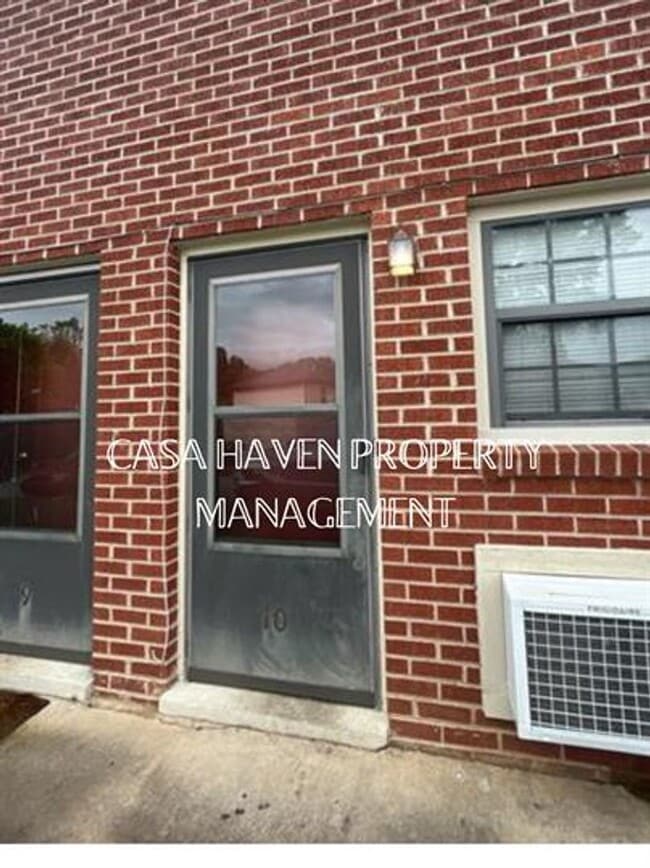 Building Photo - Liberty Estates Unit #10