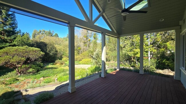 Building Photo - Private, peaceful home on nearly half an a...