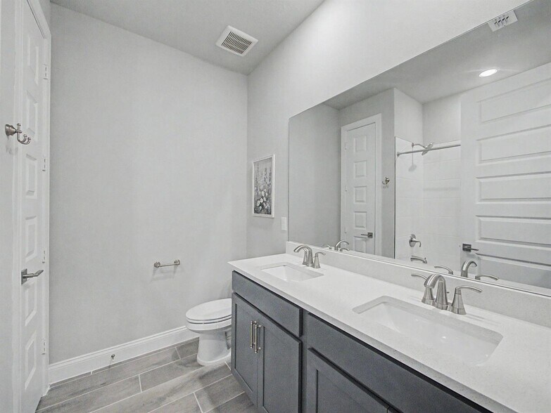 Building Photo - 9049 Dahlia Cir