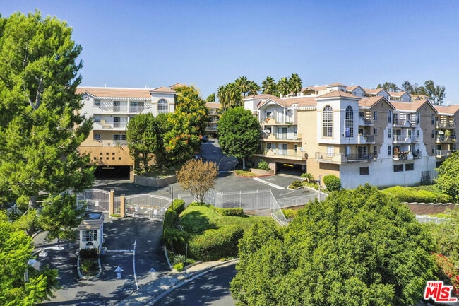 Building Photo - 4755 Templeton St