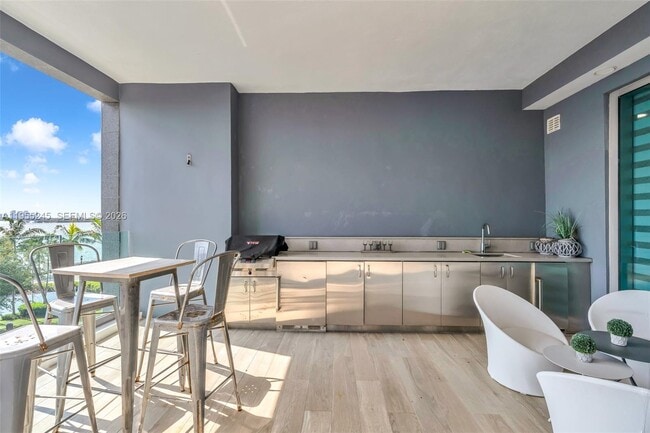 Building Photo - 650 NE 32nd St