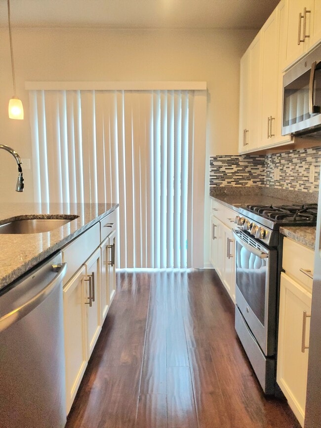 Building Photo - 135 Prado Ln