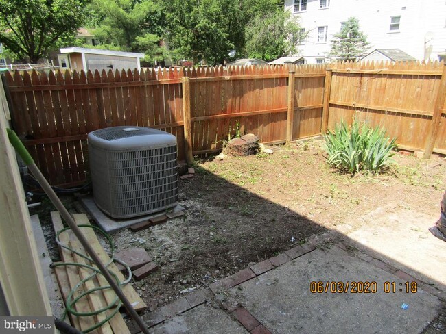 Building Photo - 4158 Hamlin Ct
