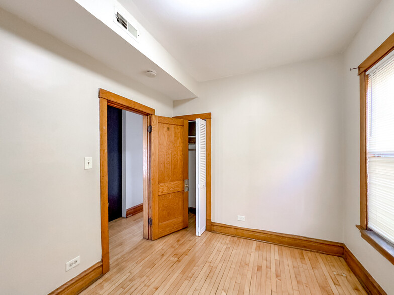 Building Photo - 4322 W Kamerling Ave
