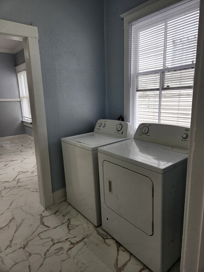 Laundry - 6 Fontainebleau Dr