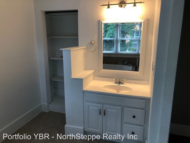 Building Photo - 2 br, 1 bath Apartment - 123 Redbud Alley
