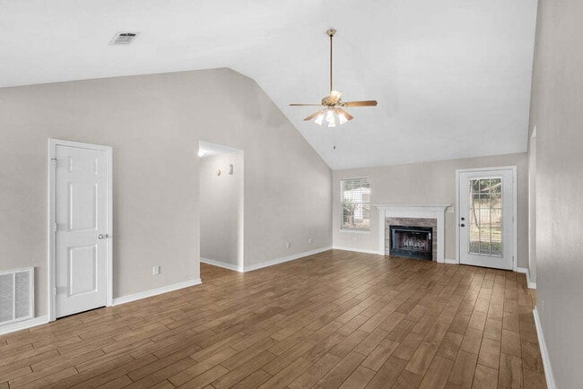 Building Photo - "Charming 3-Bed Retreat with 2 Full Baths in Fort Walton Beach!"