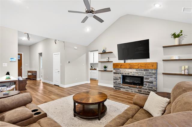 Building Photo - 215 Frio Dr