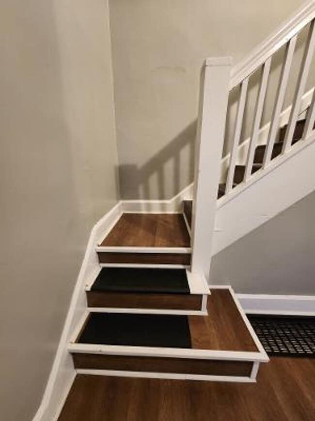 Building Photo - One Bedroom Duplex Home Near S Keystone Ave & Prospect St