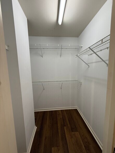 Master walkin closet - 6617 Rothchild Dr