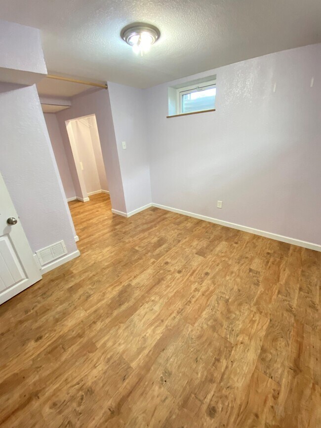 Building Photo - 301 Olive Ln