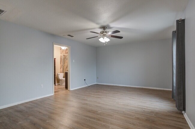 Building Photo - 4 Bed 3 Bath Pre-lease in Central Lubbock!!!