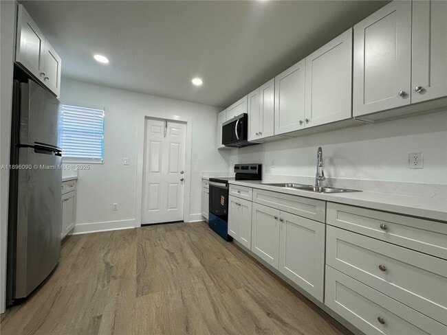 Building Photo - 116 NW 2nd Ave