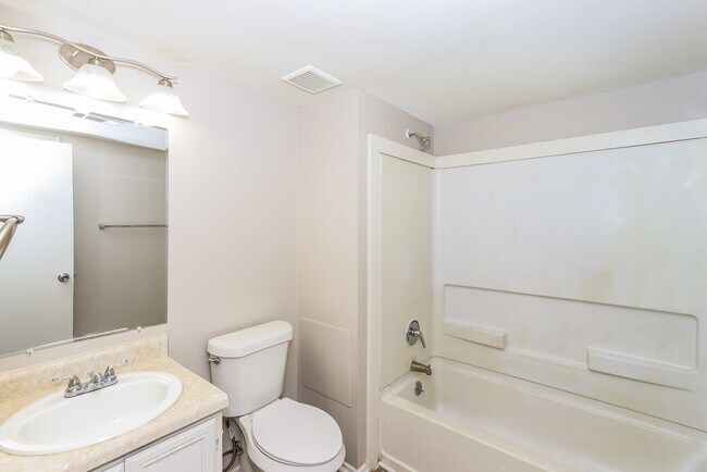 Building Photo - 1505 Chelsea Downs Dr NE