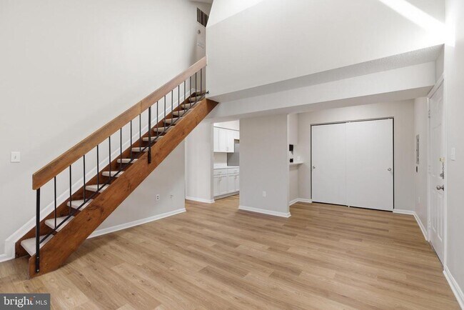 Building Photo - 1647 Carriage House Terrace