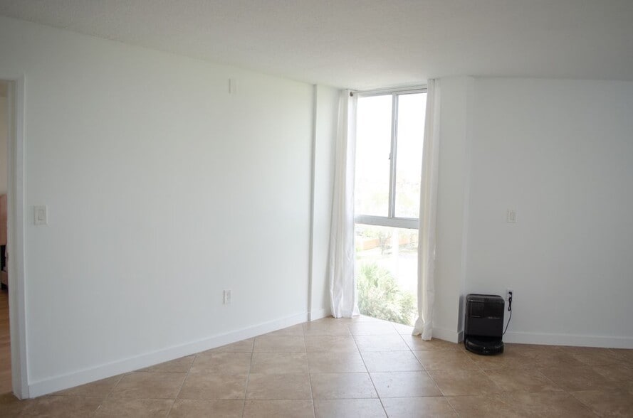 Building Photo - 6995 NW 186th St