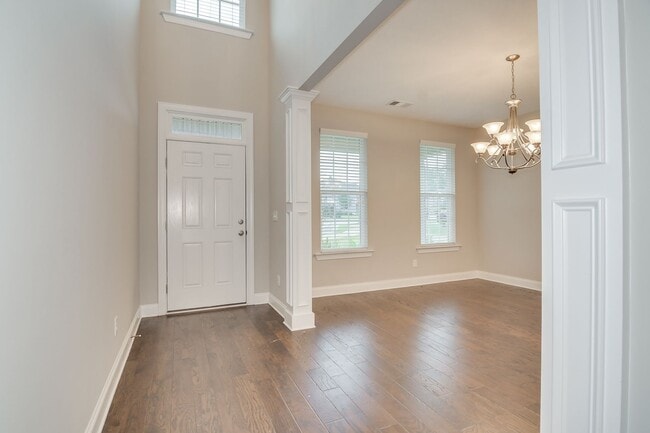 Building Photo - 4 Bedroom 2.5 Bath Canterbury Farms