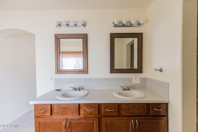 Building Photo - 9013 N 14th St