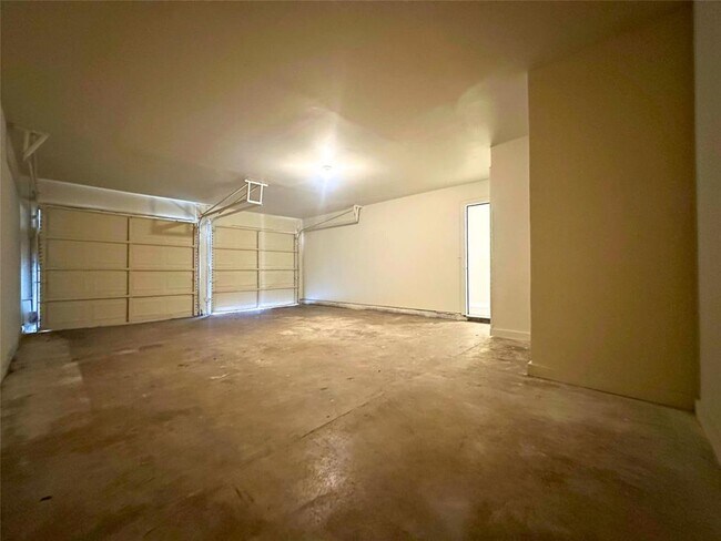 Building Photo - 2525 Dovemeadow Dr