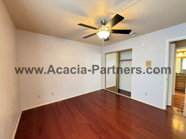 Building Photo - Three Bedroom/Two Bath Home