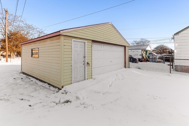 Building Photo - 19595 Waldron St