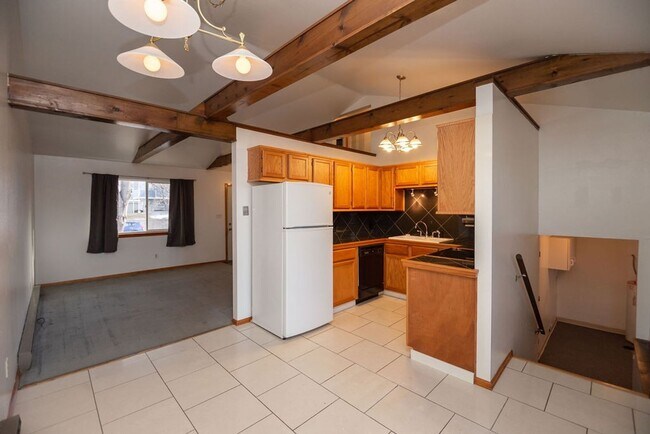 Building Photo - 3208 Spruce Dr