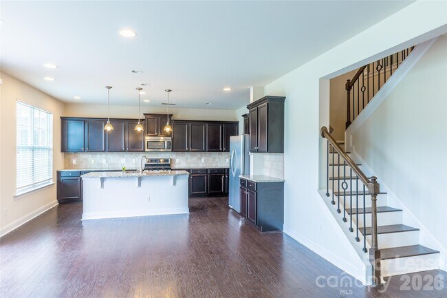 Building Photo - 1310 Middlecrest Dr NW