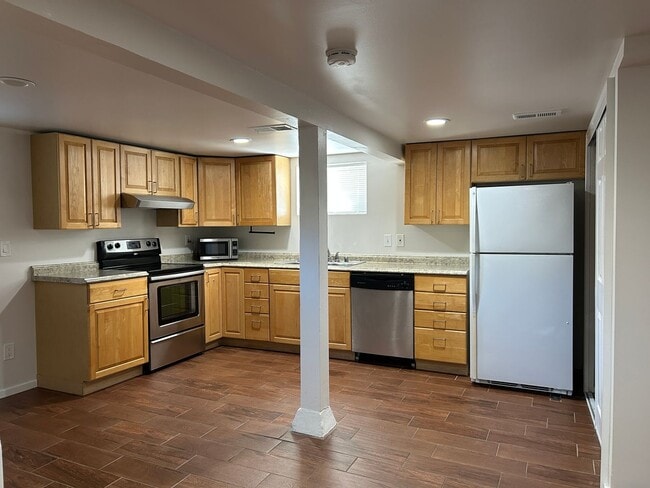 Building Photo - 4BR - West Seattle w/ 2 Kitchens. Landscaping Included!