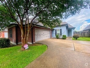 Building Photo - Family Home in Lafitte Landing – Fenced Ya...