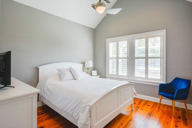 Building Photo - Fully Furnished Home in Downtown Charleston