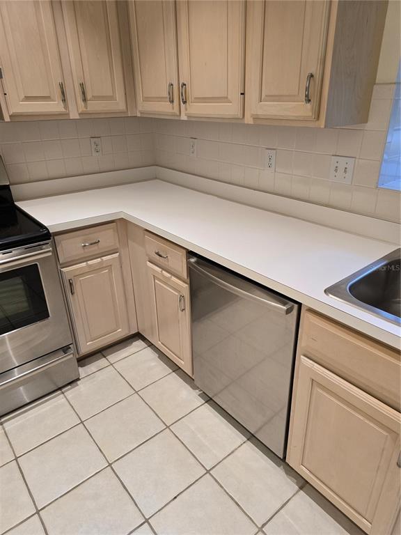 Building Photo - 8701 Village Green Blvd